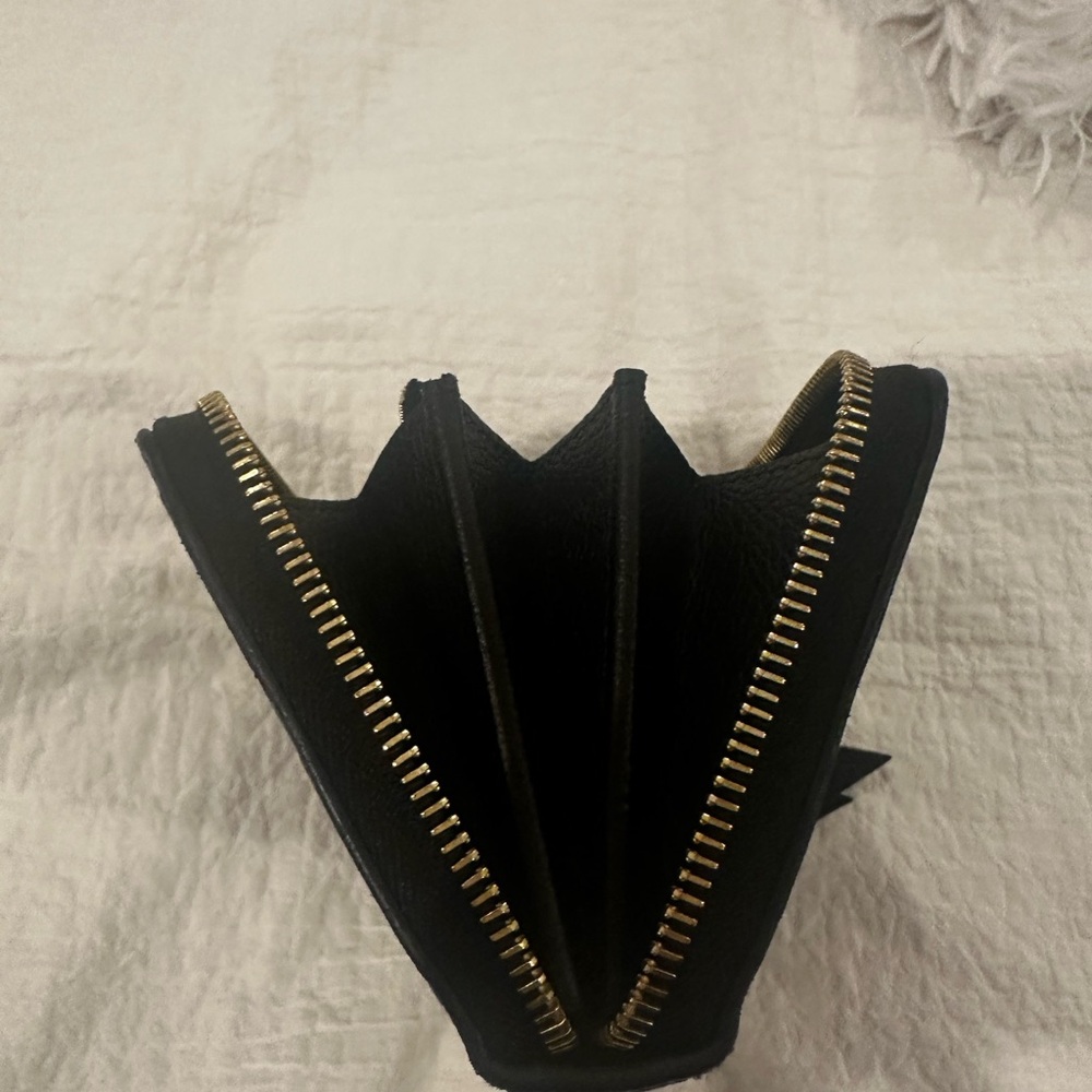 Authentic Louis Vuitton Black Zippy Wallet. 
Monogram Empreinte Leather. - Picture 8 of 16